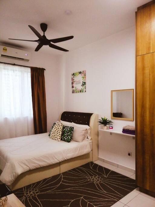 Homestay Casa Nur Iman @Adelia Каджанг Екстериор снимка