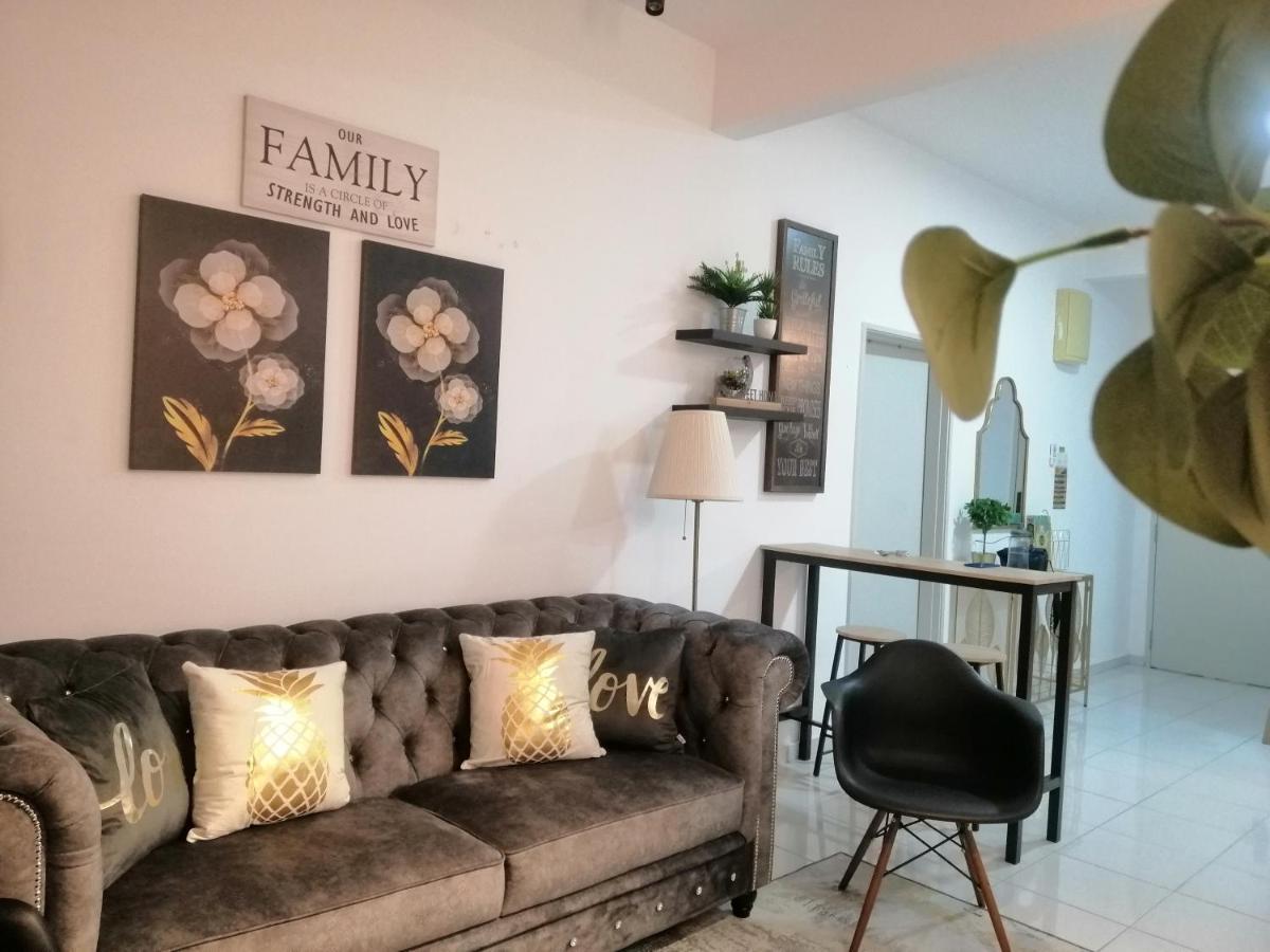 Homestay Casa Nur Iman @Adelia Каджанг Екстериор снимка